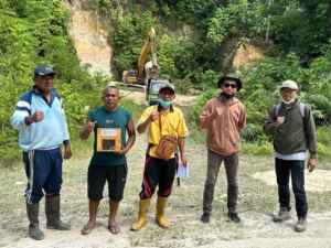 Gotong Royong Tanpa Batas Status: Warga Totikum Bersatu Bangun Jalan Demi Kenyamanan Bersama